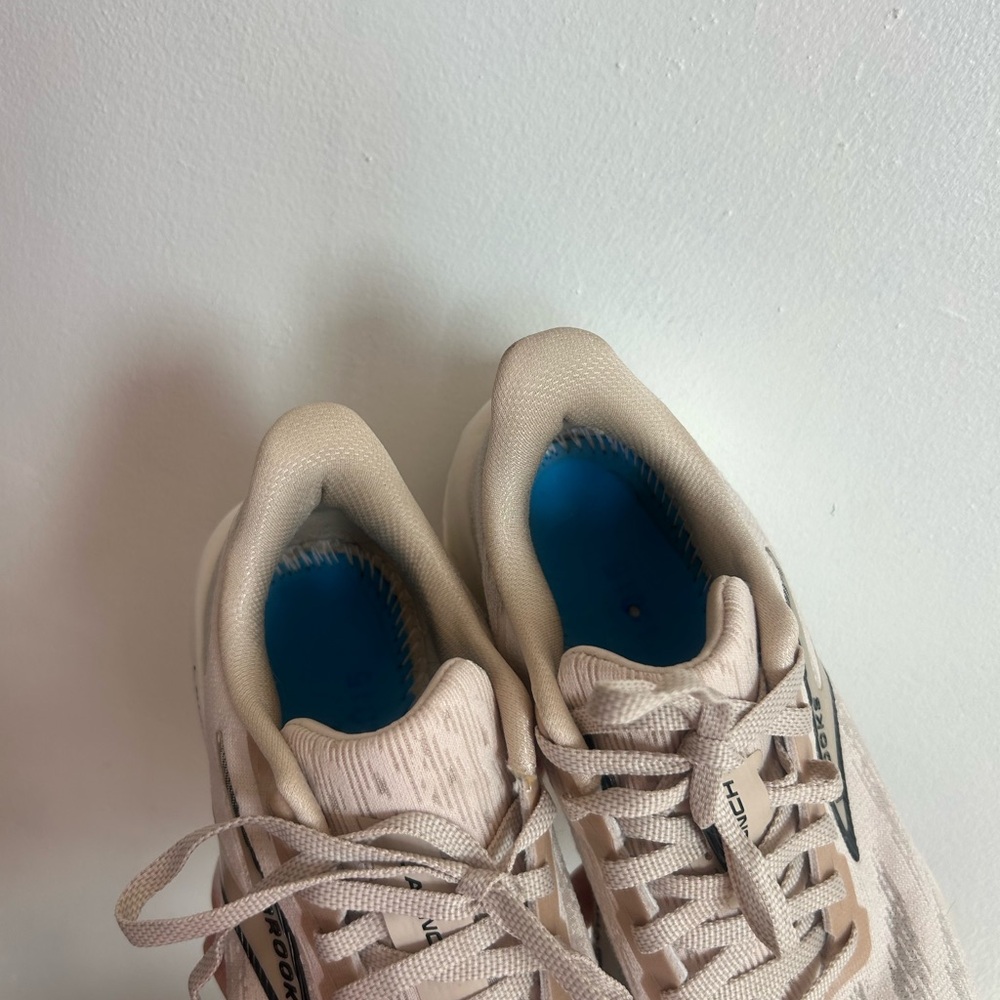 Brooks Launch Women's Running Shoes - tan - Picture 5 of 7